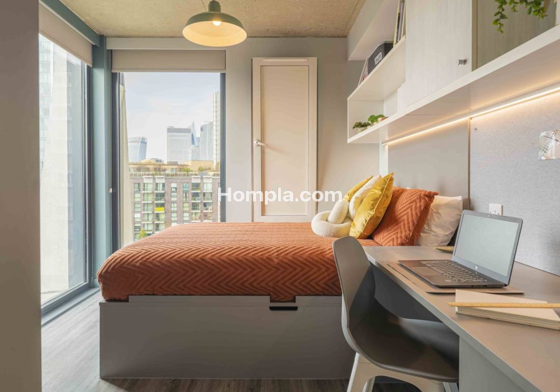 iQ Aldgate apartment