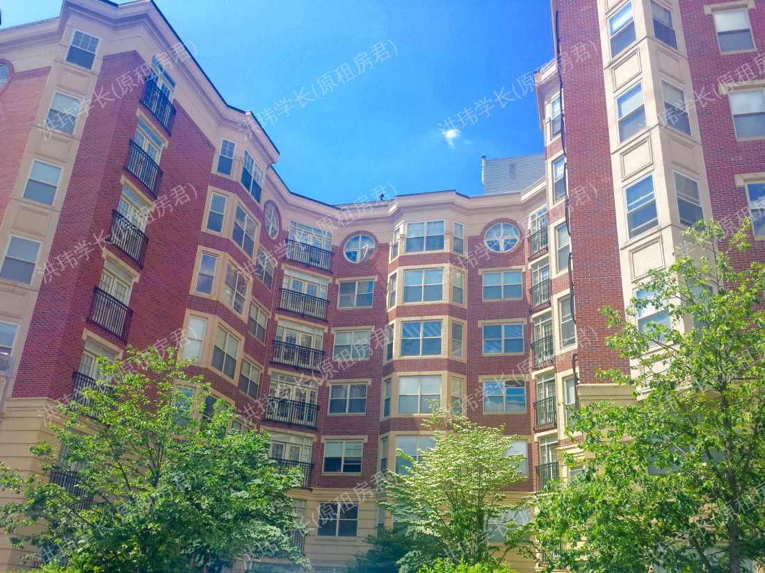 Landmark Square Apartments公寓