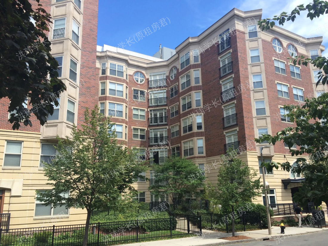 Landmark Square Apartments公寓