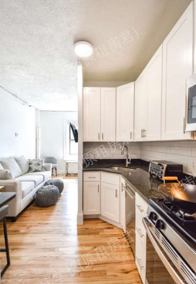Westland & Hemenway Apartments公寓