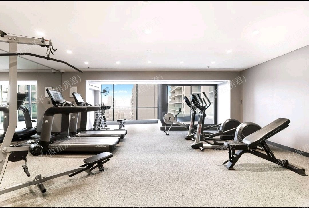 World Tower Meriton Suites公寓