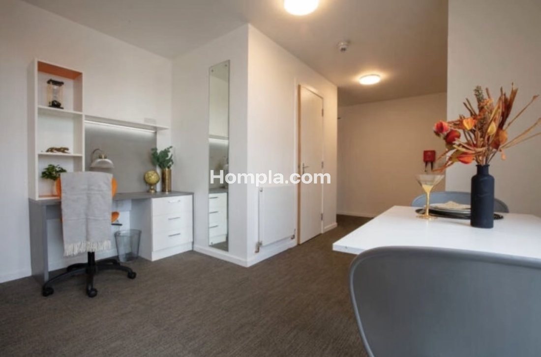 Fraser Studios apartment