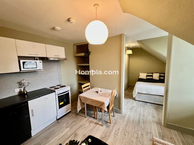 13 Glazbury Road apartment