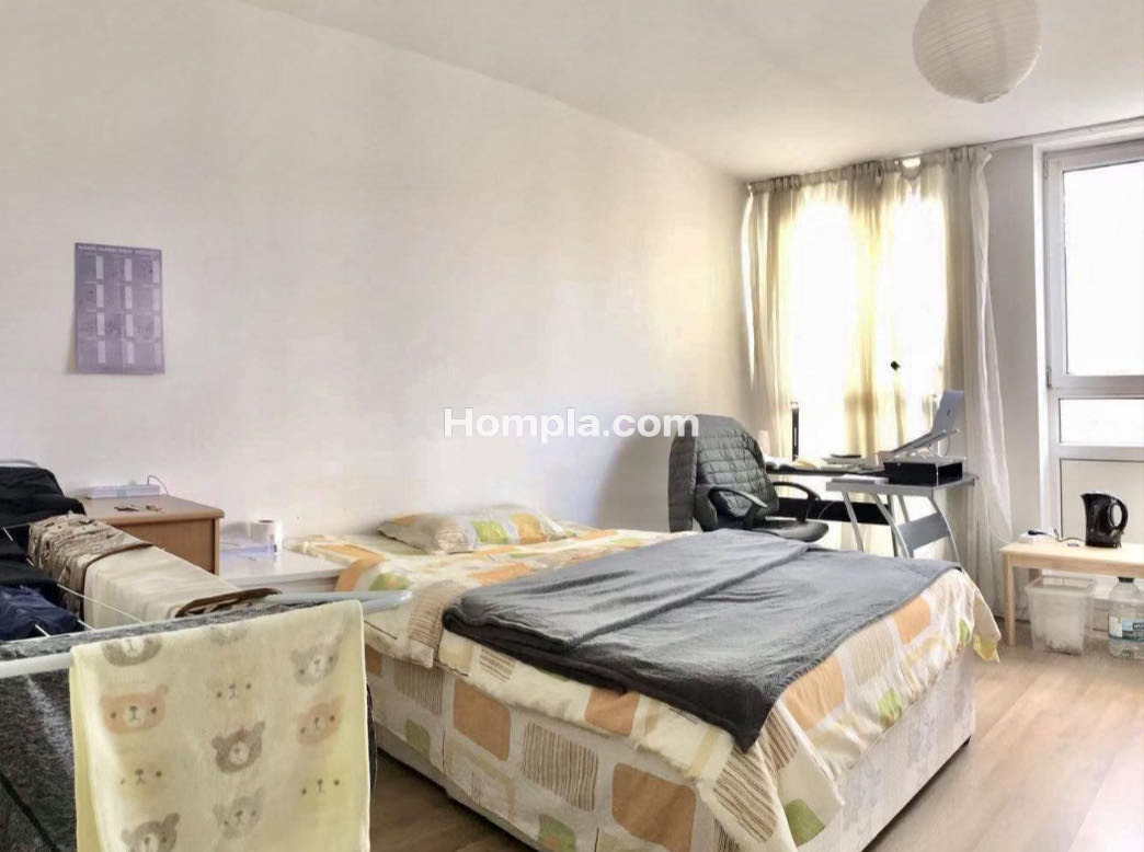 22 Compton Close apartment