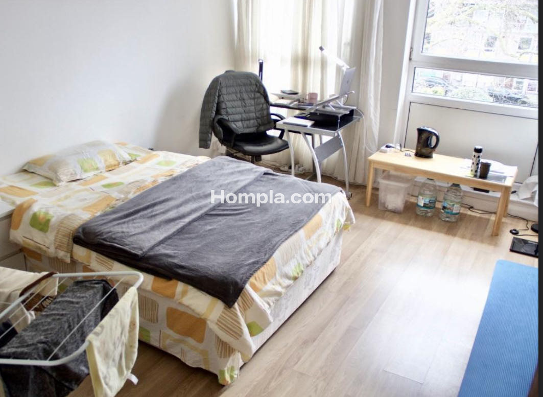 22 Compton Close apartment