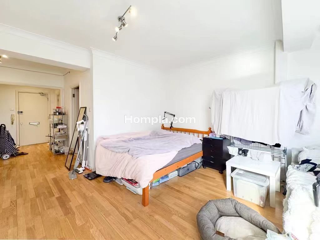 Warren Court apartment