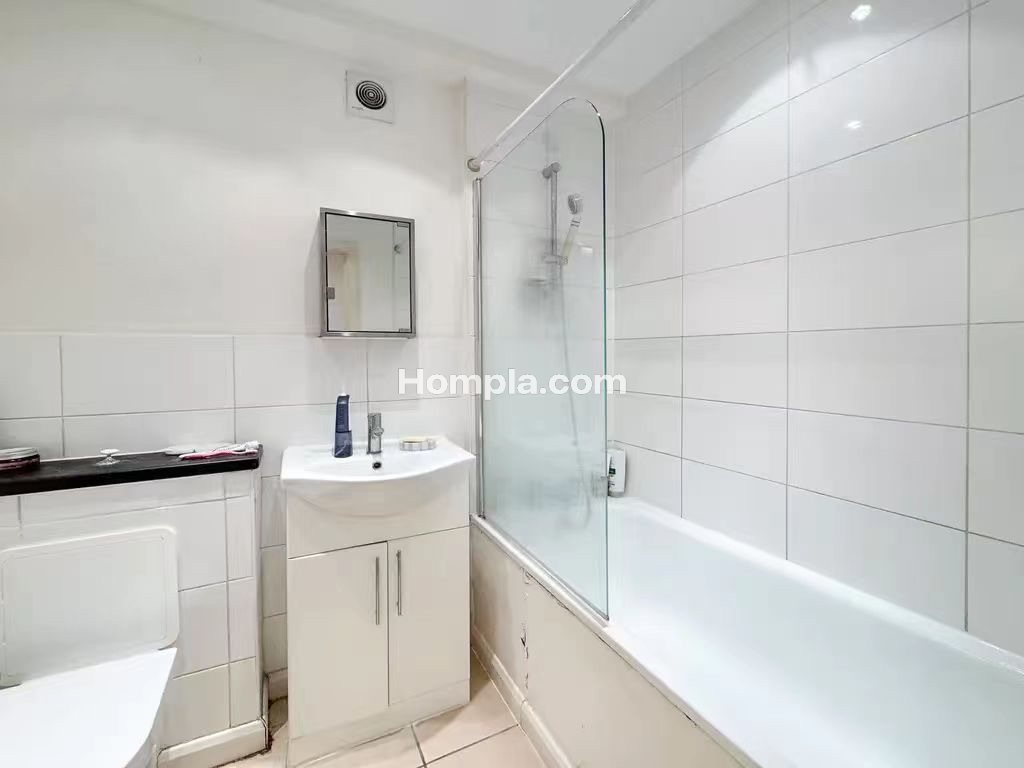 Warren Court apartment