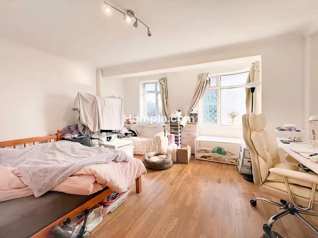 Warren Court apartment