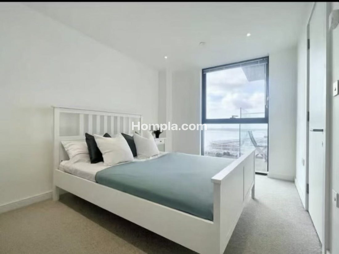 Moresby&Hawkins tower apartment