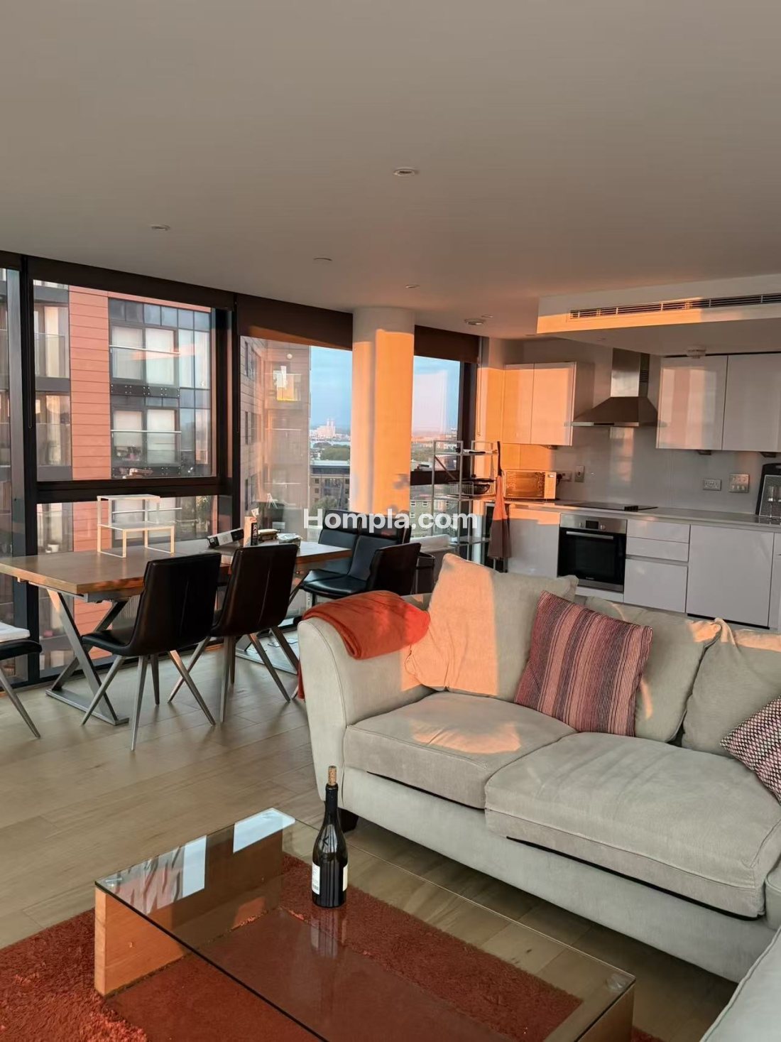 Moresby&Hawkins tower apartment