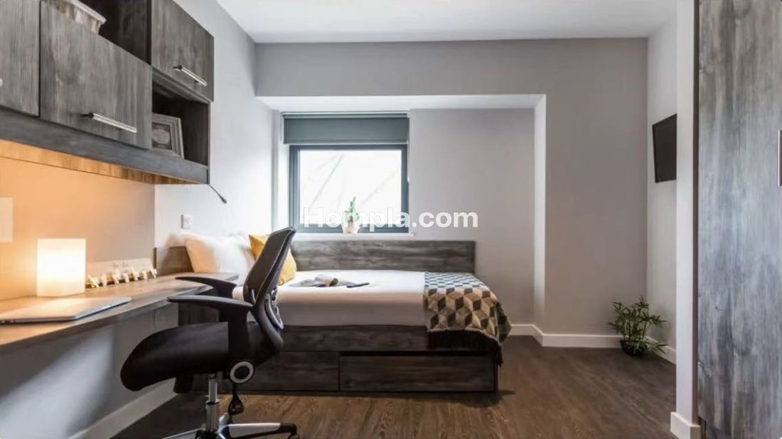 queens court apartment