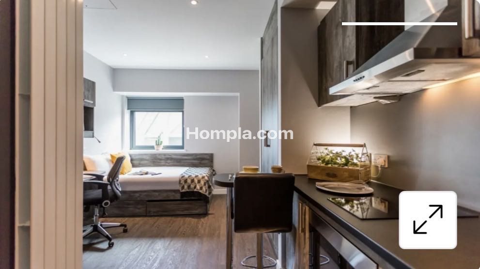 queens court apartment