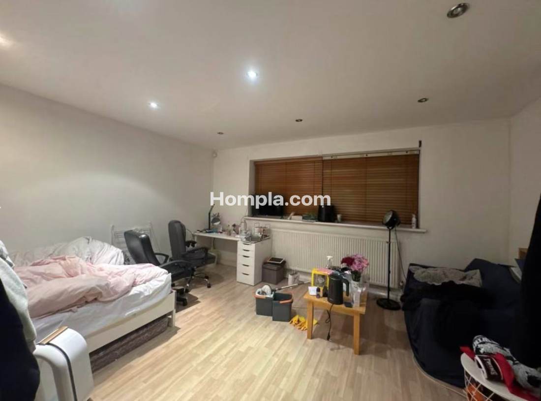 tottenham court road apartment