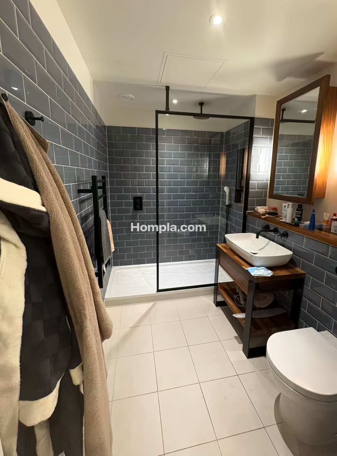 london dock apartment