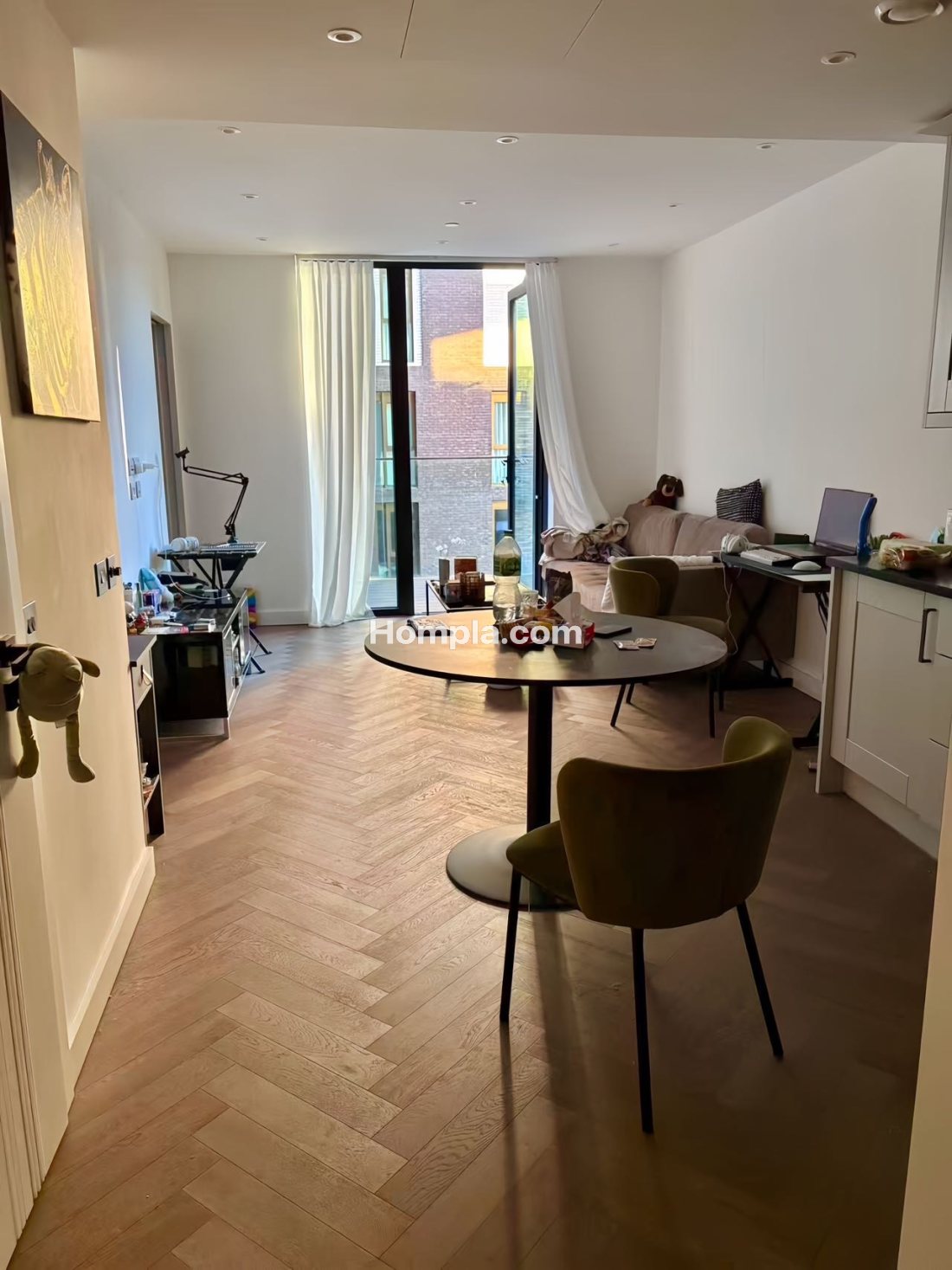 london dock apartment