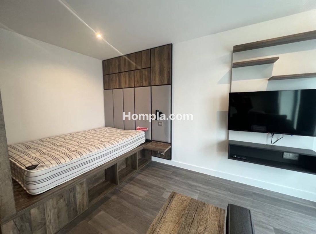 Live Oasis St Albans Place apartment