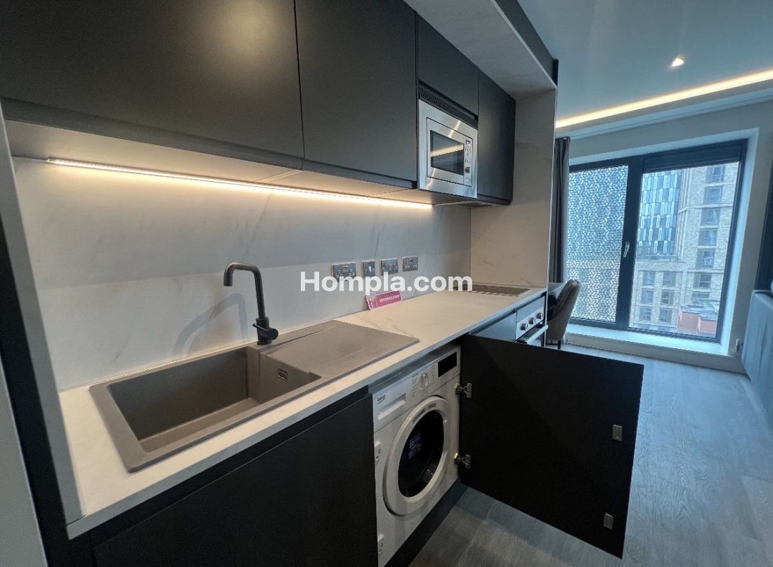 Live Oasis St Albans Place apartment