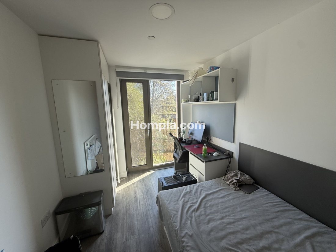 Chapter White City apartment