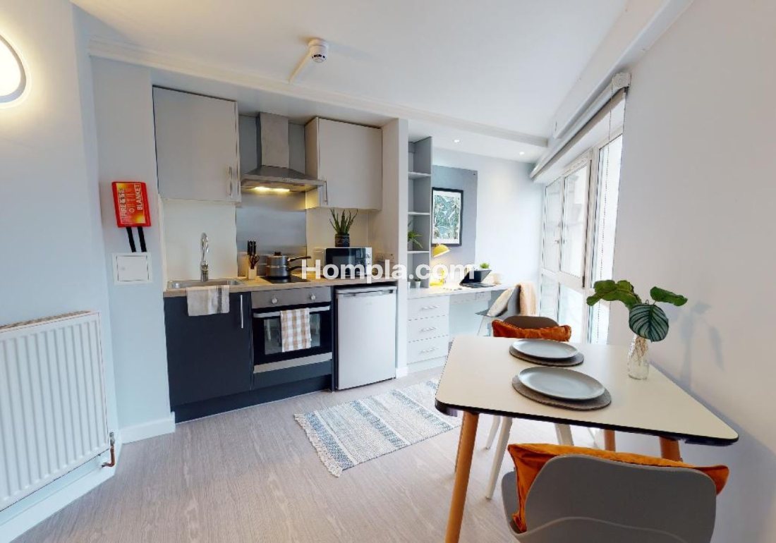 iQ Broderick House apartment