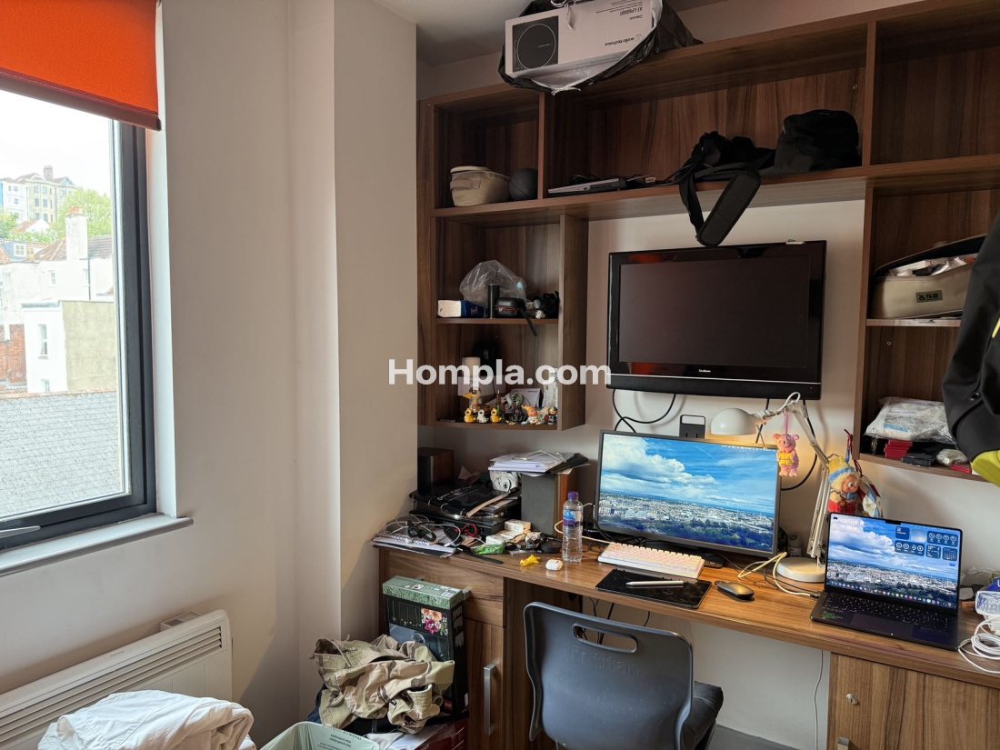 King Square Studios apartment