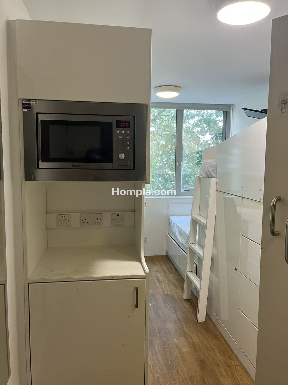 Chelsea Lightfoot Hall apartment
