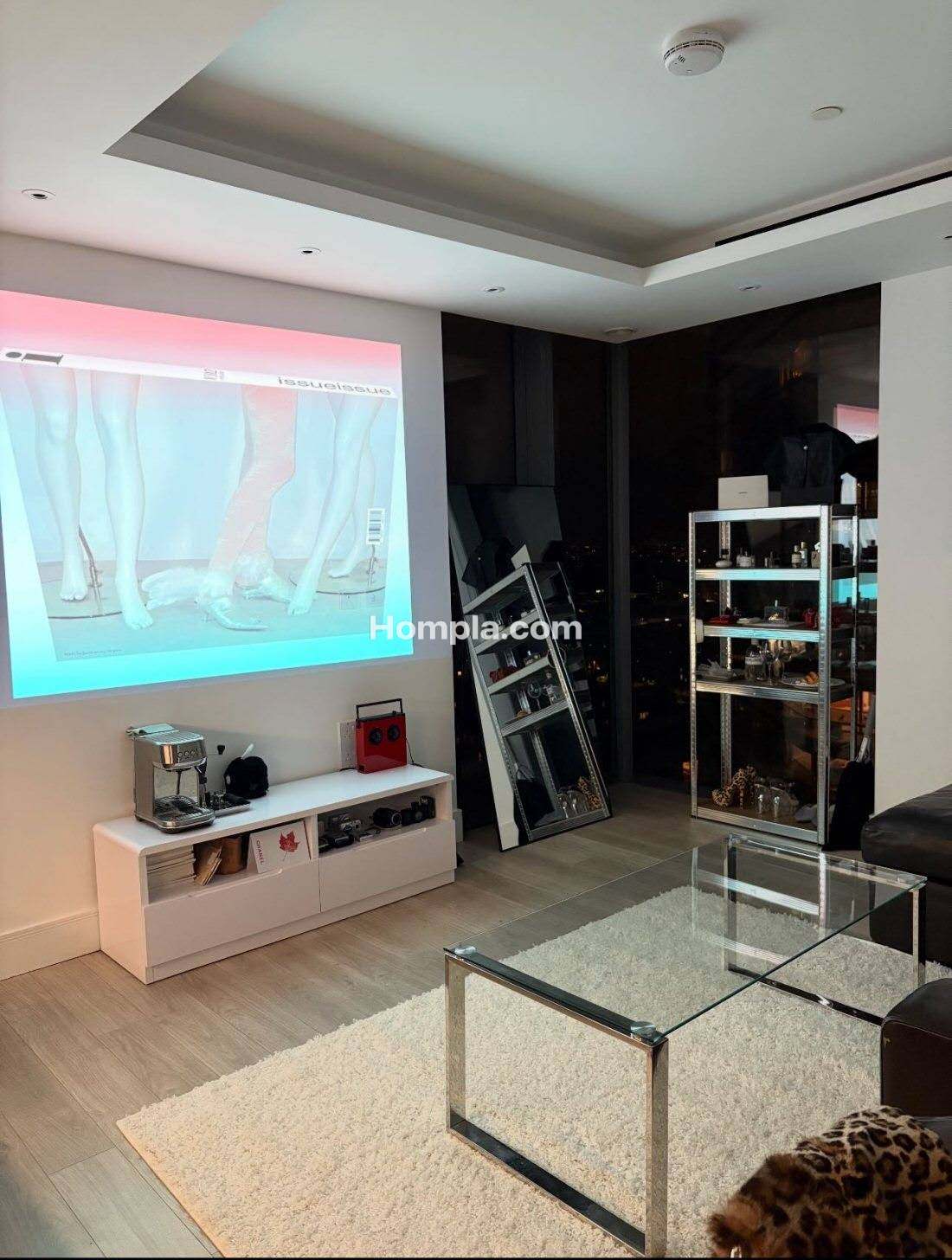 Carrara Tower apartment
