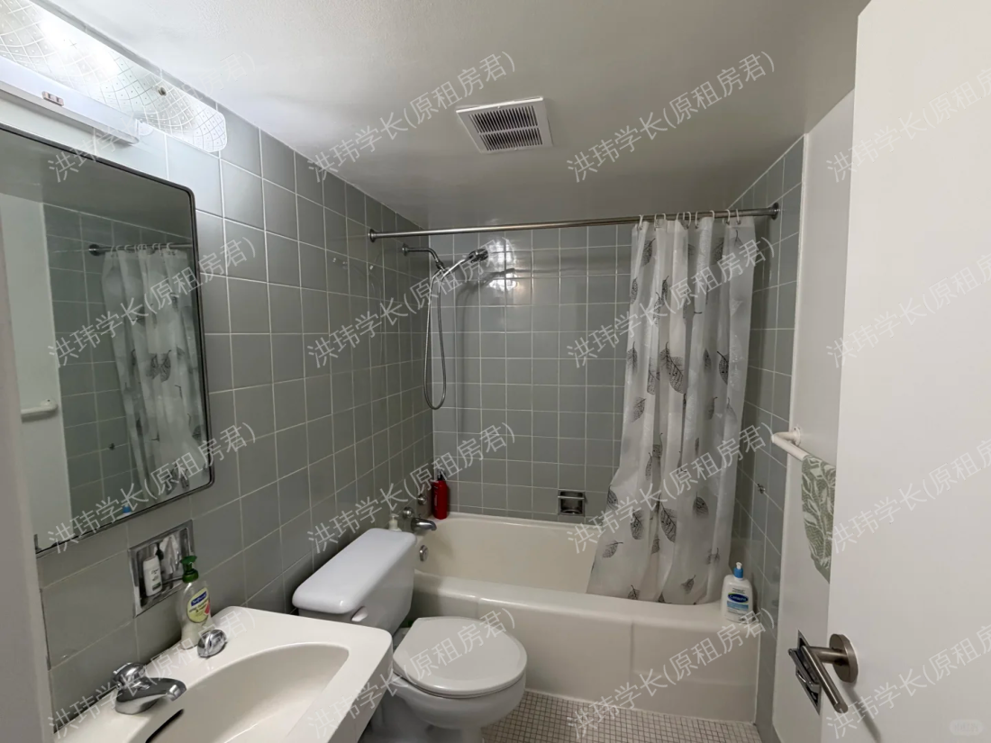 240 Oriole Parkway Apartment公寓