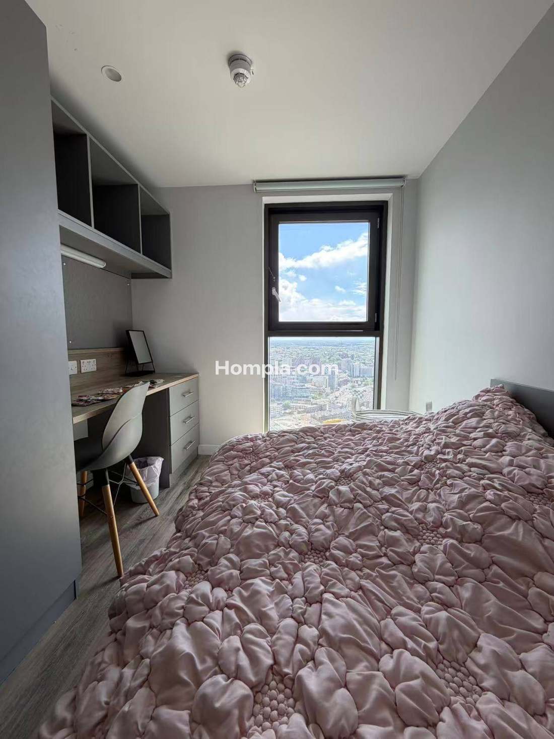 iQ Altus House apartment
