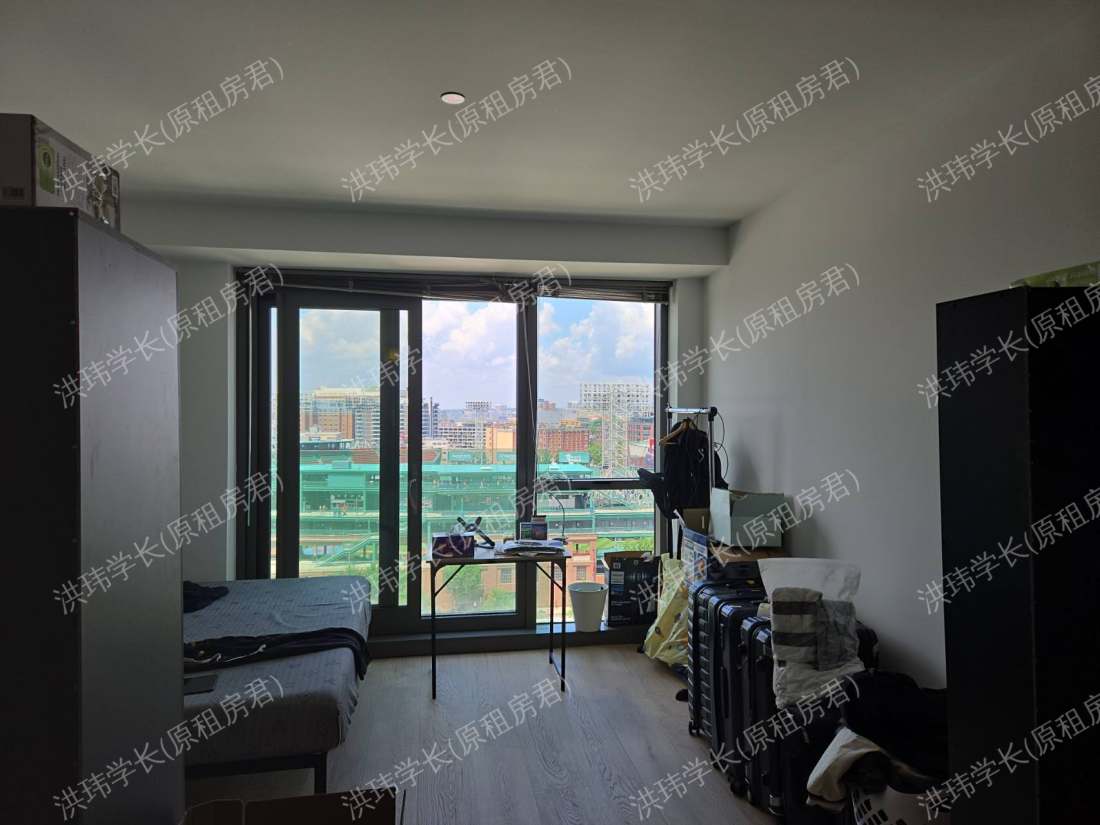 Landmark Square Apartments公寓