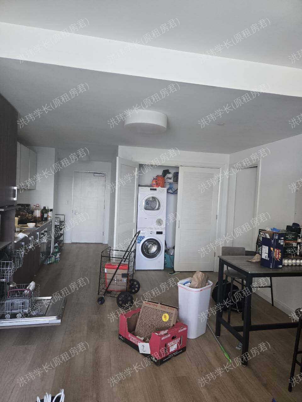 Landmark Square Apartments公寓