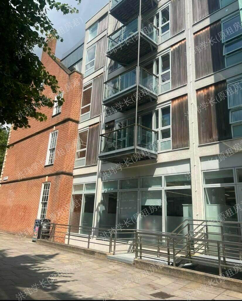 Queen Square Apartments公寓
