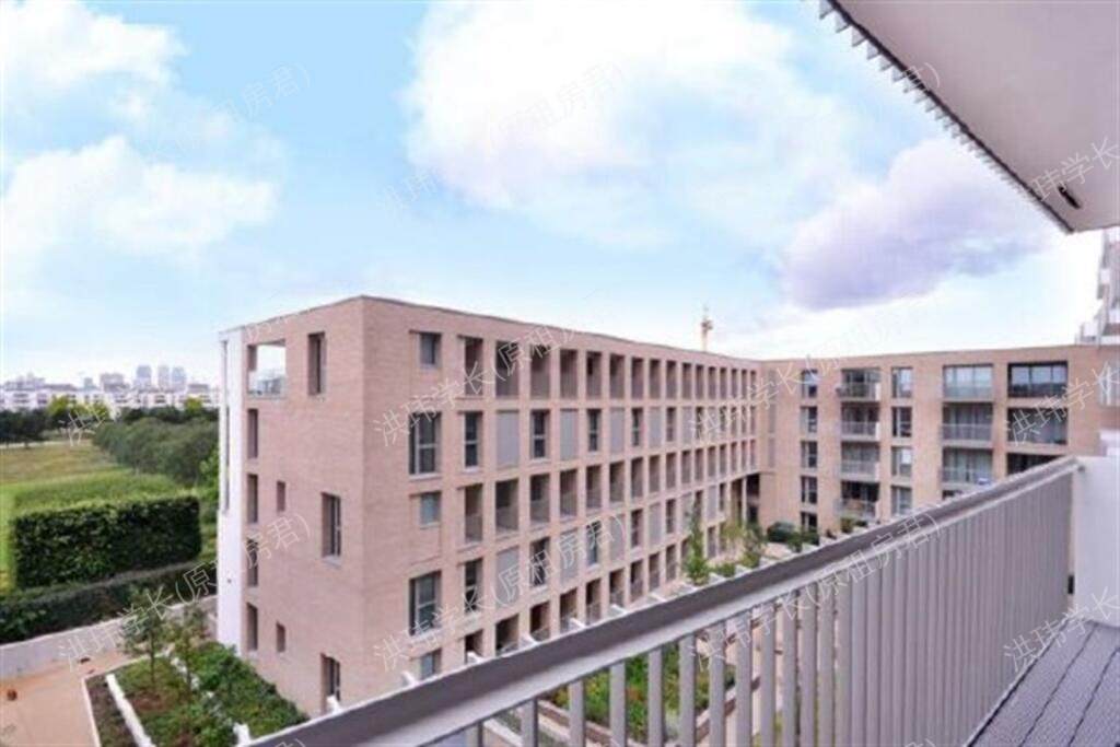 Waterside Heights公寓