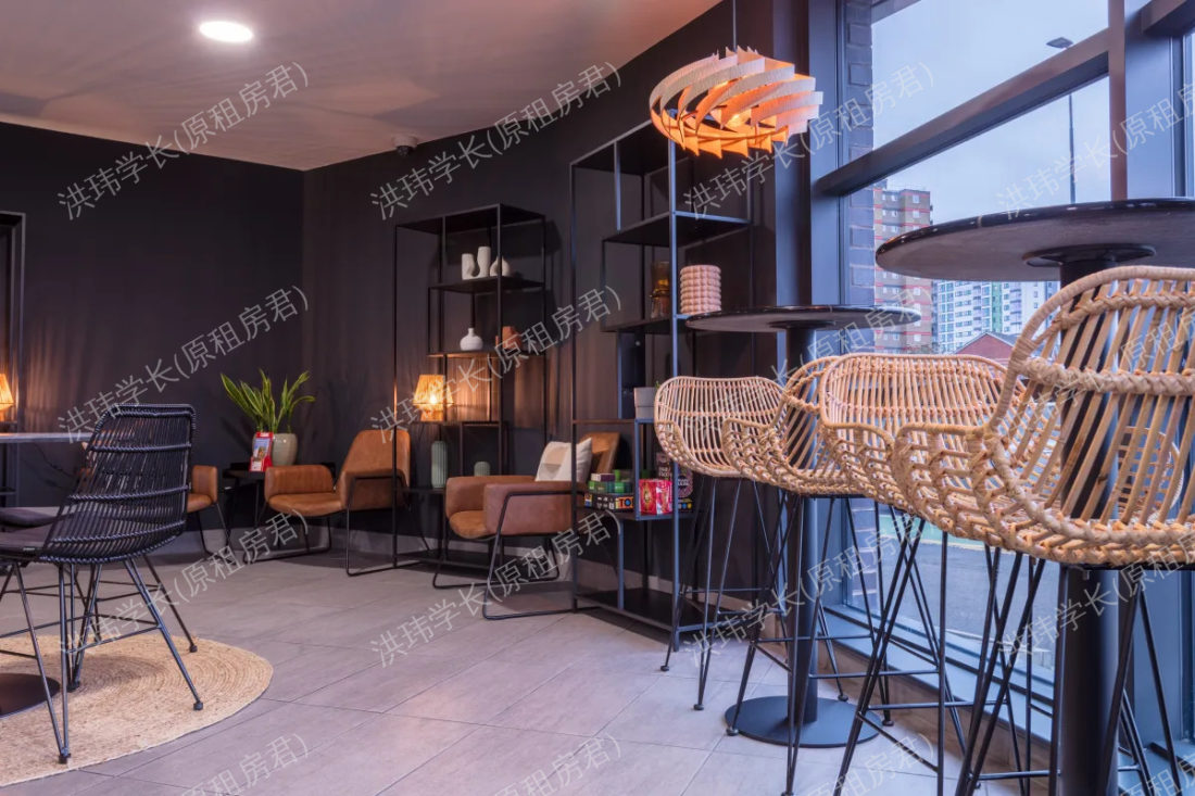 Riverside House公寓