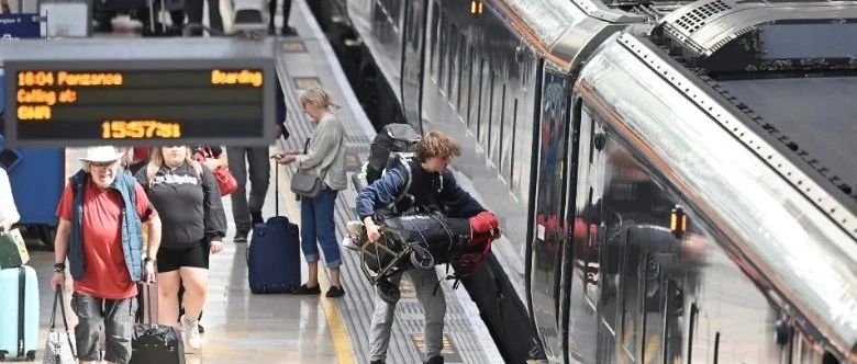 12月英国铁路地铁又双叒叕罢工了，圣诞节前出行要提前计划，避免耽误出行旅游计划！