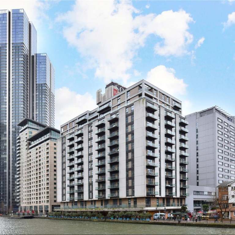 Canary Wharf / Isle of Dogs - Discovery Dock Apartments公寓
