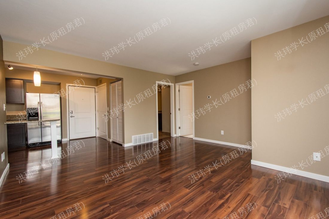 Oakcrest Condominiums公寓