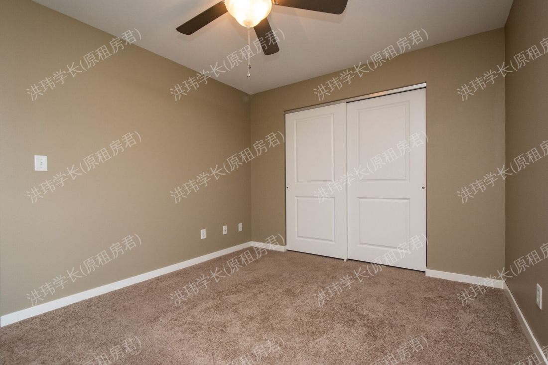 Oakcrest Condominiums公寓