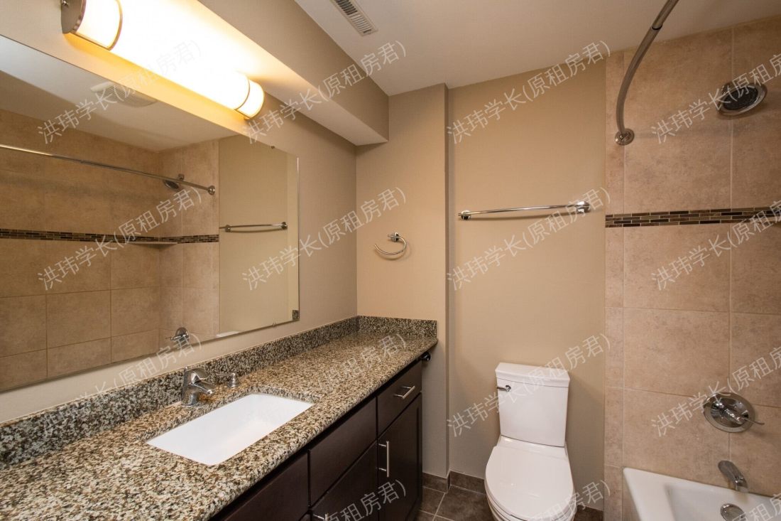 Oakcrest Condominiums公寓