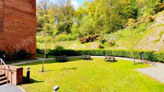 The Village at The Viaduct公寓