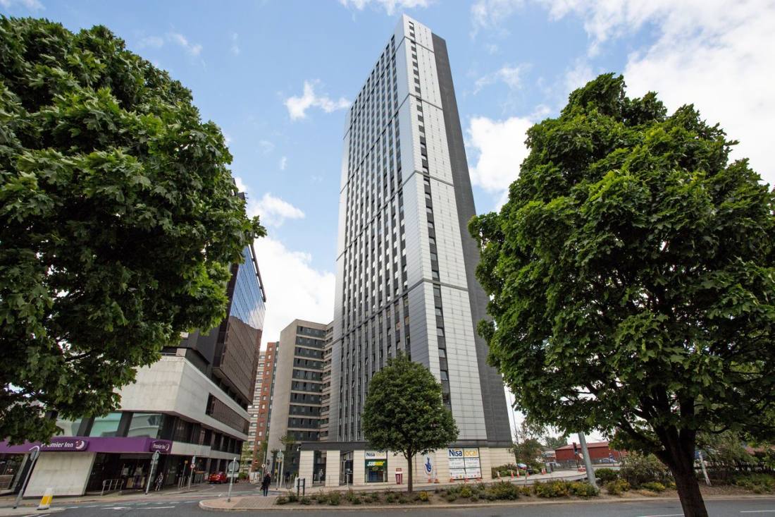 Sky Plaza公寓