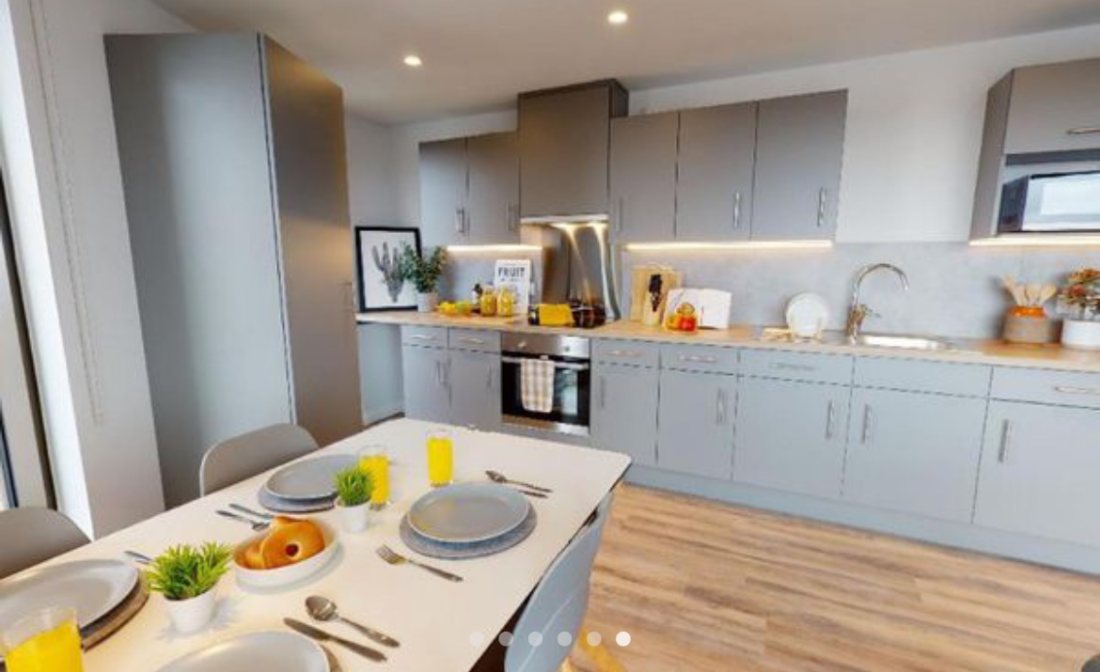 iQ Altus House 公寓