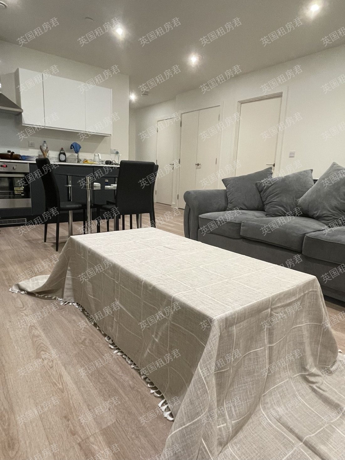 Exchange Point公寓