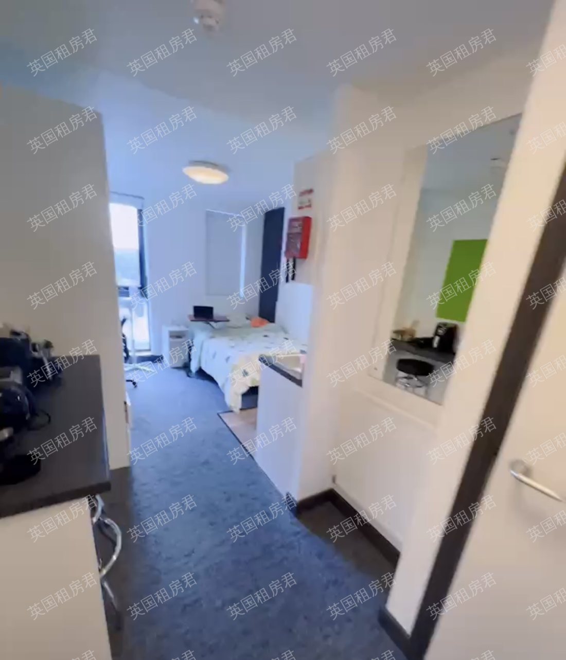 St James Point公寓