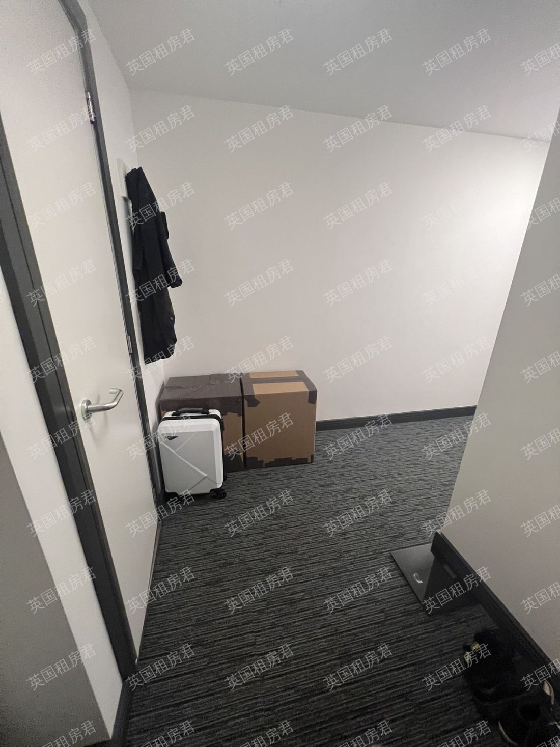 St James Point公寓