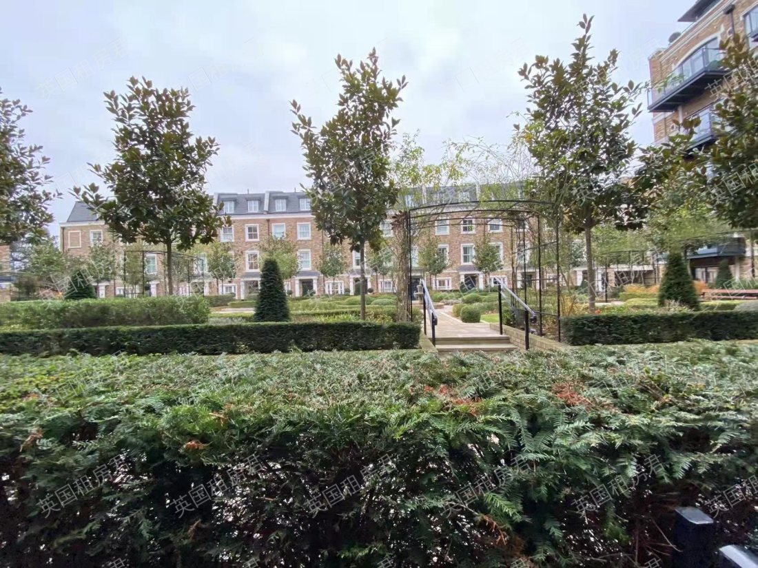 Renaissance Square Apartment公寓