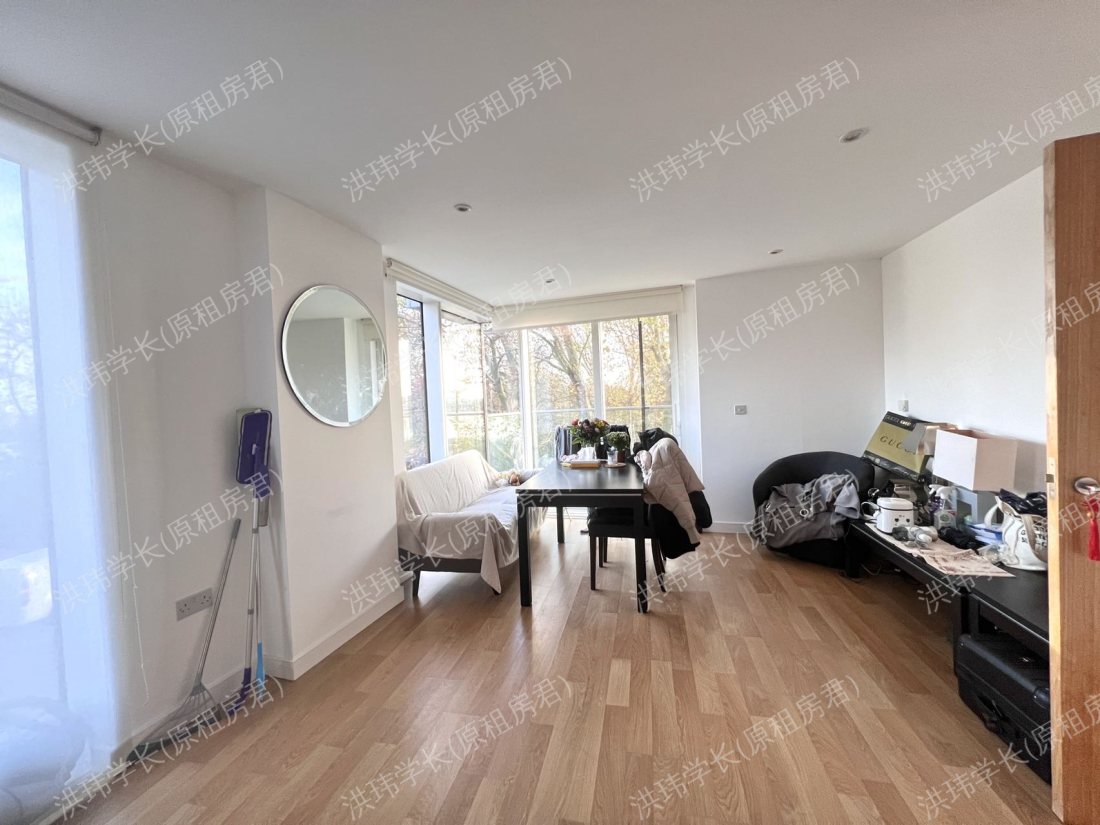 Riverside Apartments公寓