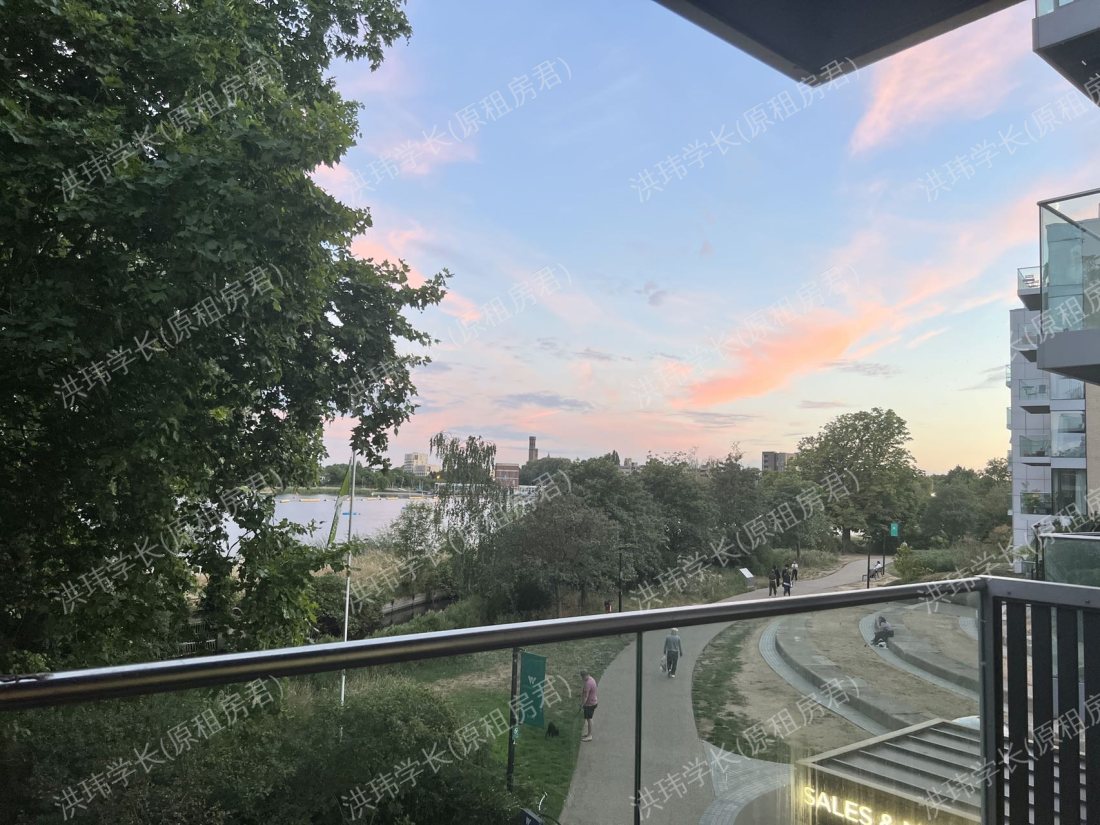 Riverside Apartments公寓