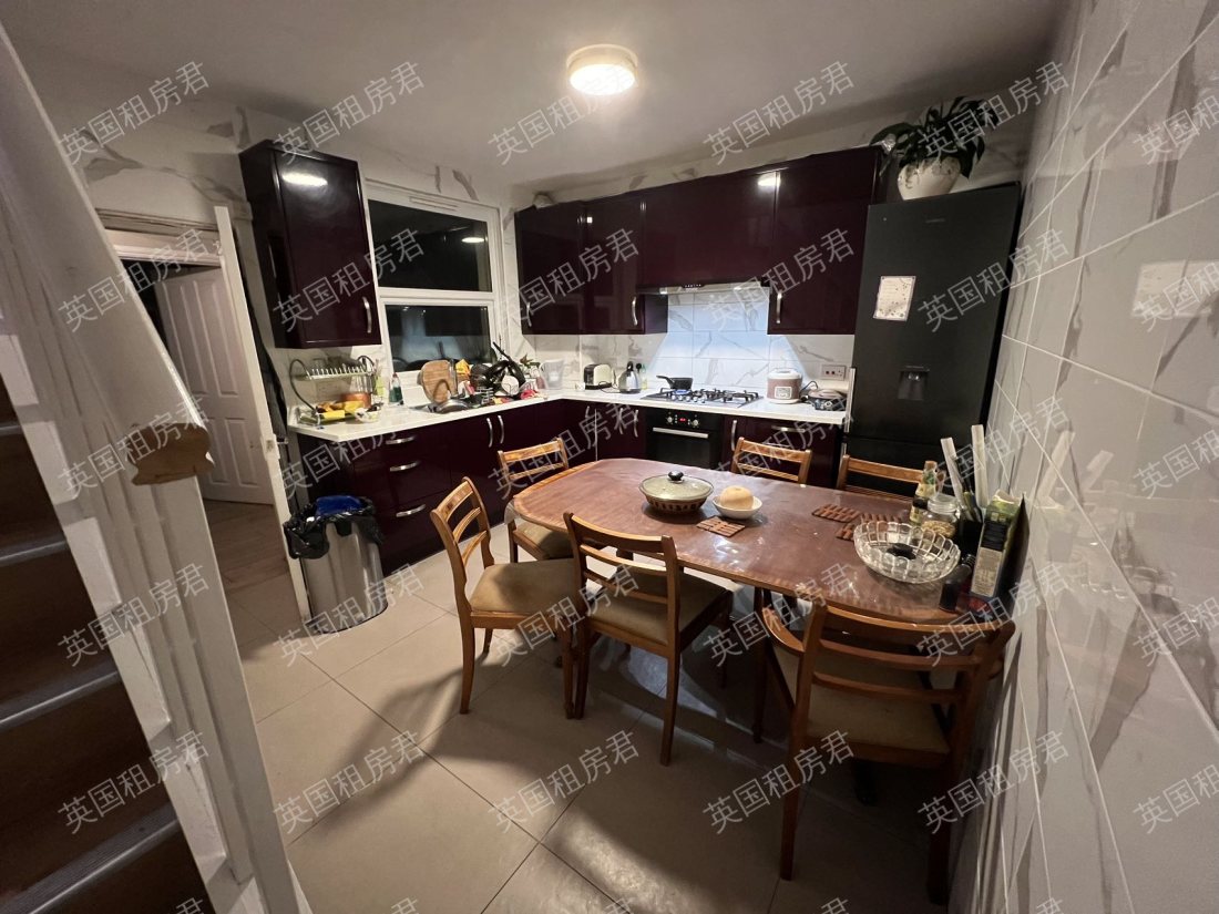 12 CLARENDON ROAD公寓