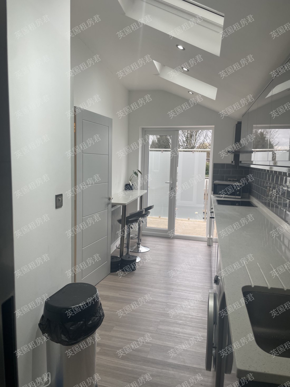 1A  Grand Parade, 380-382 Ewell Road, KT6 7BE公寓
