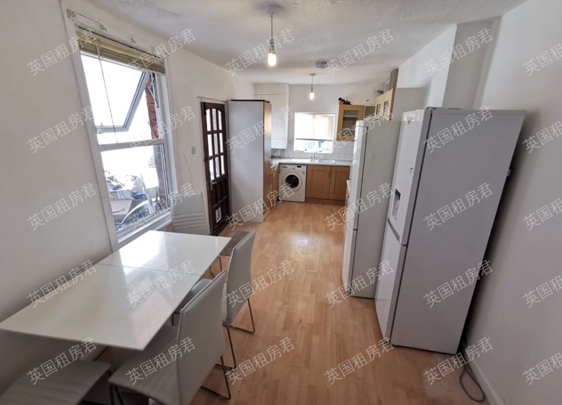 77 Pinhoe road公寓